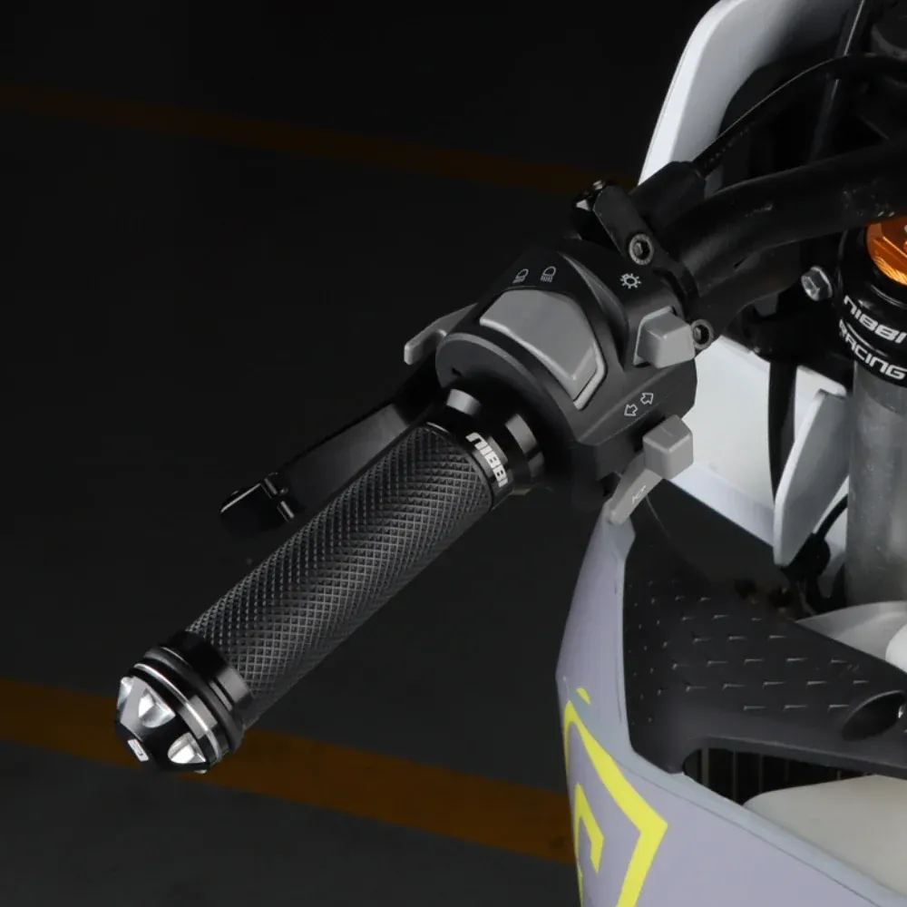 cnc-grips-silver_3.webp