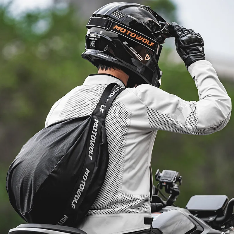 [MB8NEGRO] BOLSA PORTA CASCO MB8 MOTOWOLF (NEGRO)